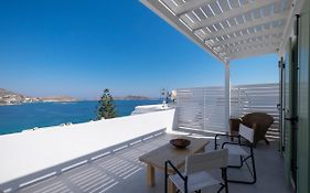 Lorenzo Studios And Suites Paros