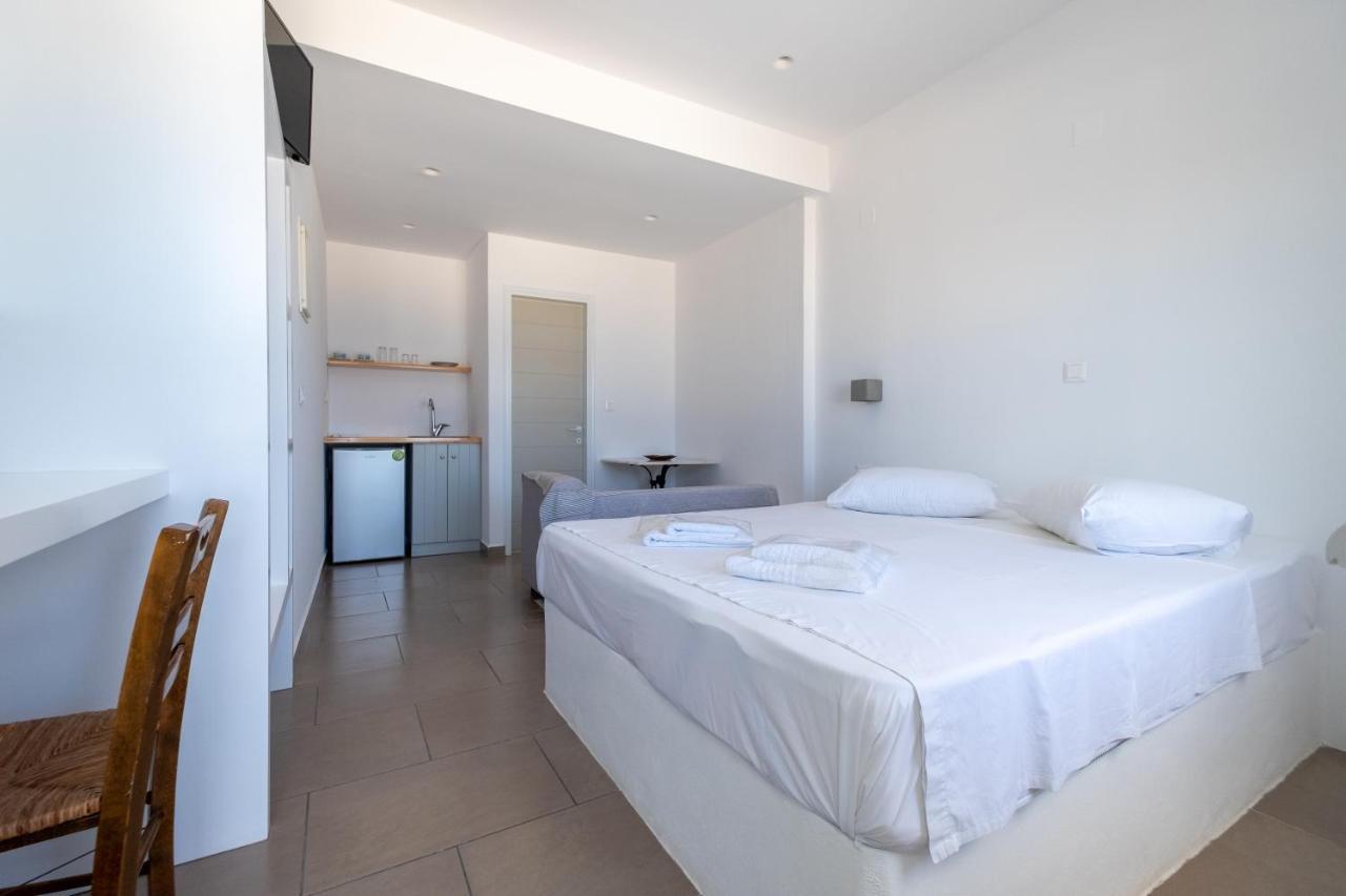 Lorenzo Studios And Suites Paros Νάουσα Εξωτερικό φωτογραφία